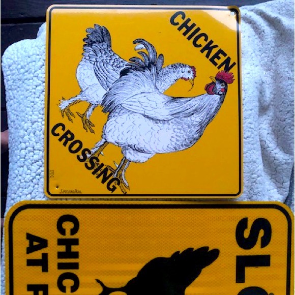 Chicken metal signs (one of each) - used for one year, minor signs of wear. - Picture 1 of 2